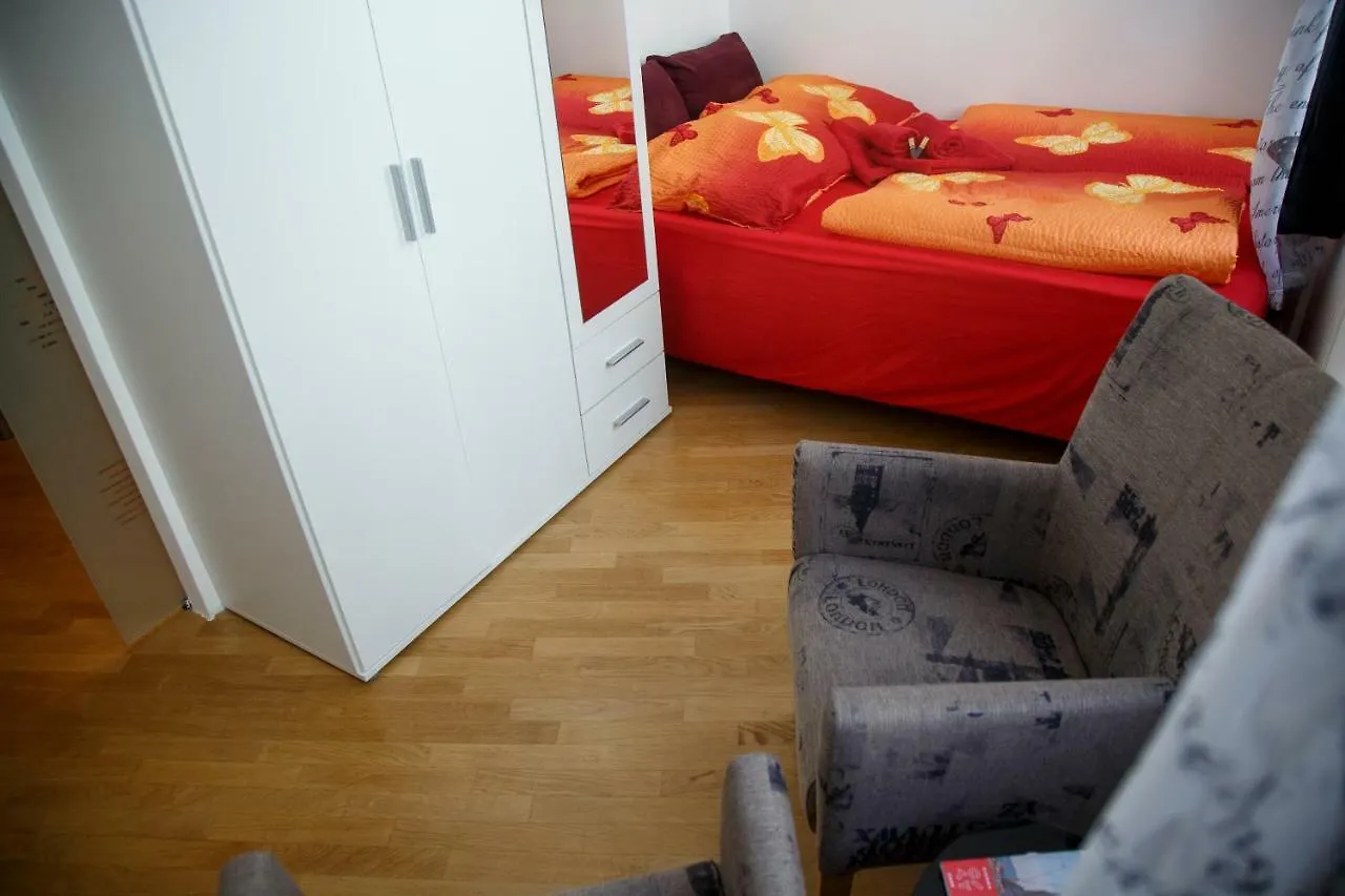 Lauratrendhome Vienna 0*,